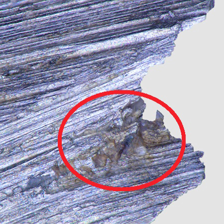 Imagen con alta magnificación del defectos en el borde de una broca adquirida por el microscopio digital DSX1000.