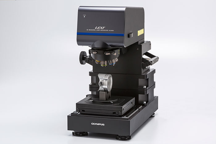 Piston mounted on a LEXT microscope