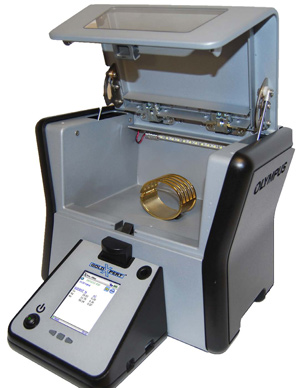 GoldXpert with sample in chamber