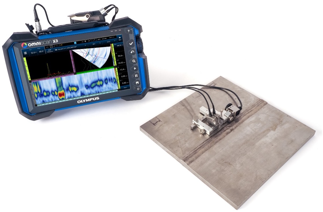 OmniScan X3相控阵探伤仪与通用托架、Mini-Wheel轮式编码器和双矩阵探头组合在一起对焊缝进行检测。