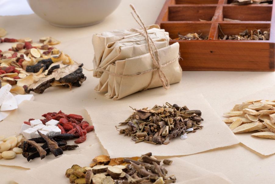中国伝統薬で使用されるさまざまな薬草や植物