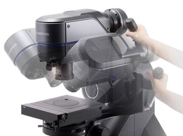 Microscopio digital DSX1000 que presenta un estativo inclinable flexible y una amplia escala de magnificación de 23X a 8220X, lo que le permite ver la imagen completa usando un solo sistema.